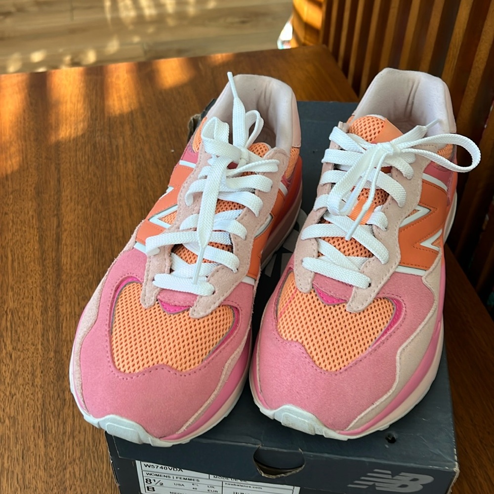 New Balance women’s pink/orange size 8.5 sneakers